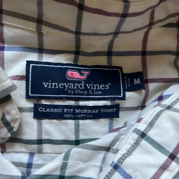 Men's Vineyard Vines button up - Picture 2 of 2